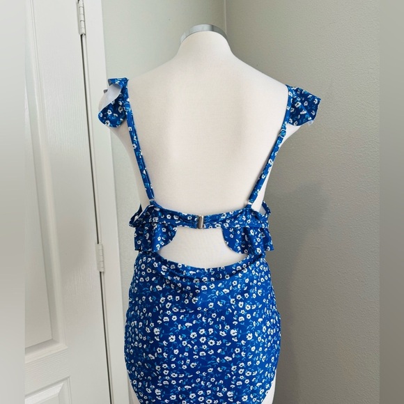 Blue Ditsy‎ Floral Print V Neck Plus Size One-Pieces 3XL(18) - Picture 6 of 12